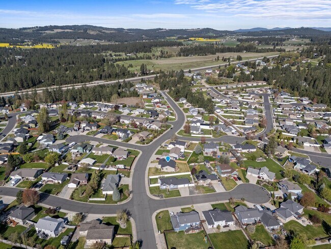 Building Photo - Colbert WA Rancher with Full basement for RENT!
