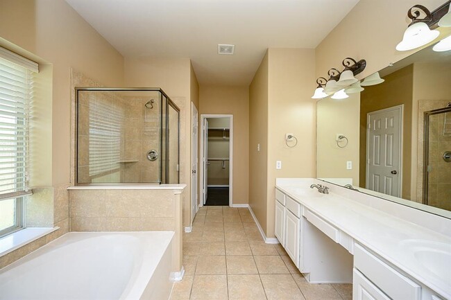 Building Photo - 7818 Iris Glen Ln