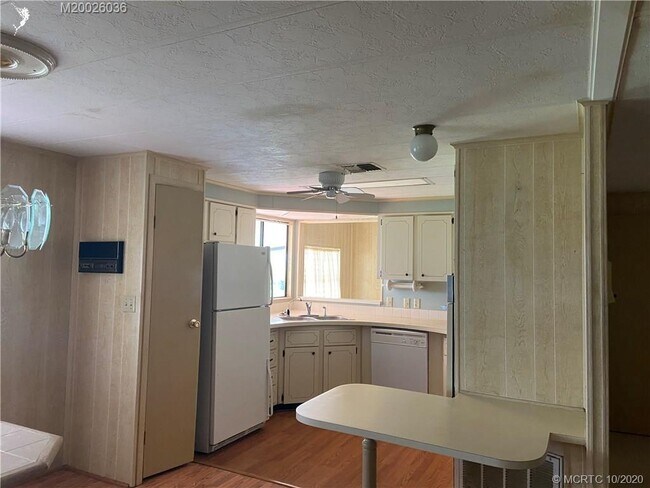 Building Photo - 7777 SE Continental Dr