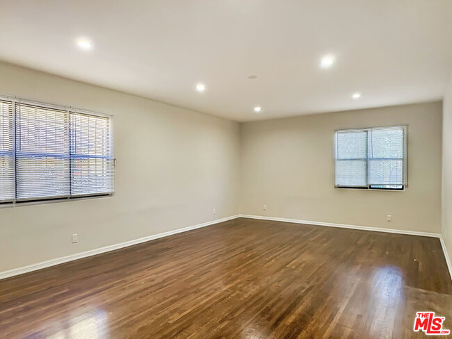 Building Photo - 170 N Orange Dr