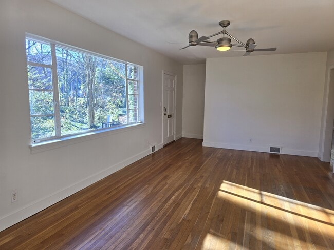 Building Photo - 1831 W 1st St