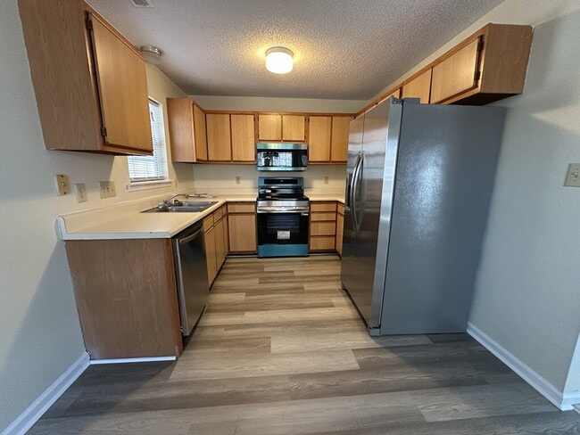 Building Photo - 106 W Cameron Ct