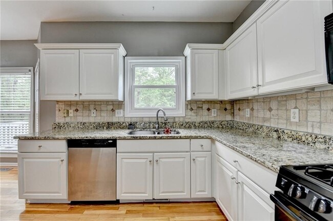 Building Photo - 2455 Kirkstone Dr