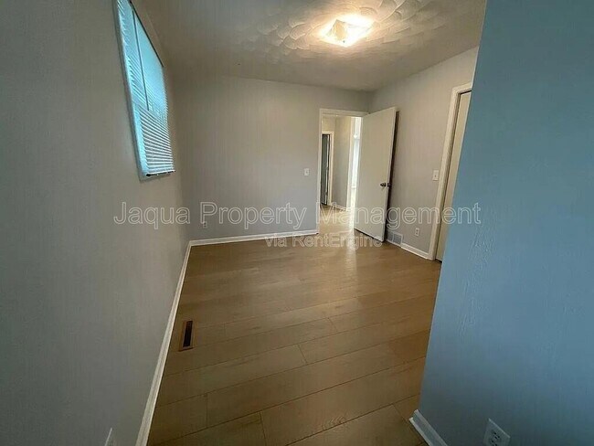 Building Photo - 239 Lovell St