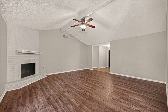 Building Photo - 16451 Cavendish Dr