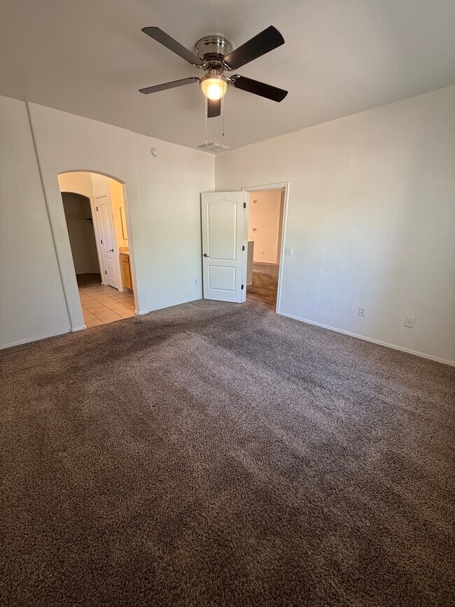 Building Photo - House For Rent