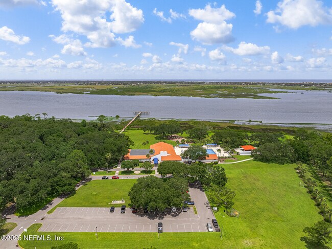 Building Photo - 213 Deportivo Dr