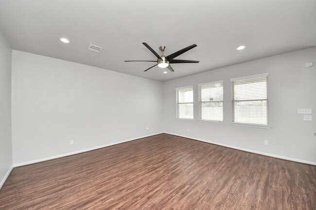 Building Photo - 2931 Palm Oaks Trail