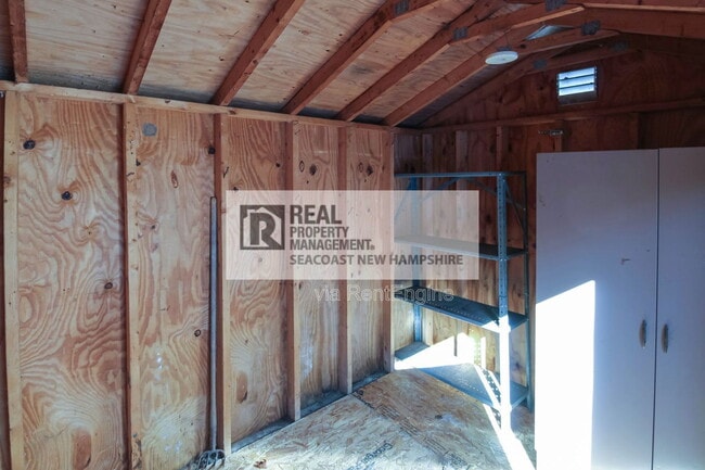 Building Photo - 5 Staples St