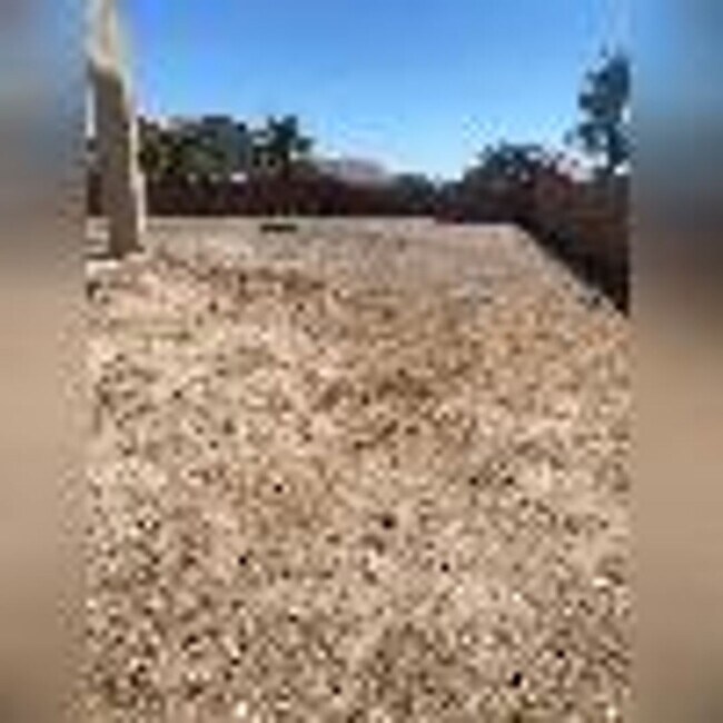 Building Photo - 4 Bedroom, 2 1/2 Bath Available Now!