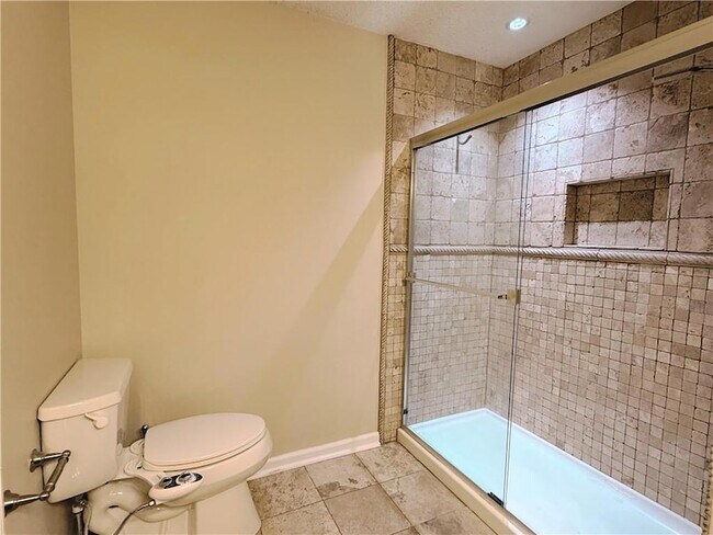 Building Photo - 7024 Somerset Cir