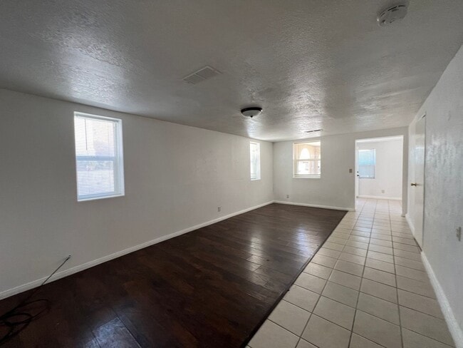 Building Photo - P026