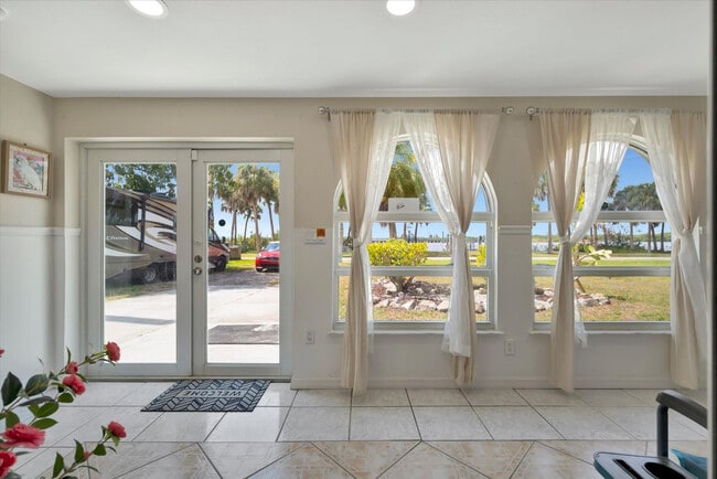 Building Photo - 4408 E Riverside Dr