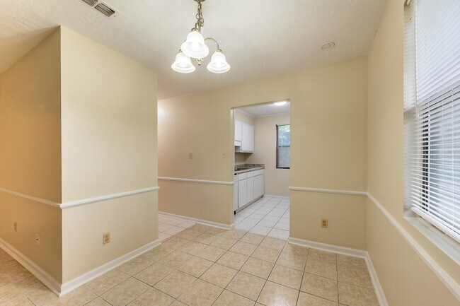 Building Photo - 868 Brookfield Pkwy