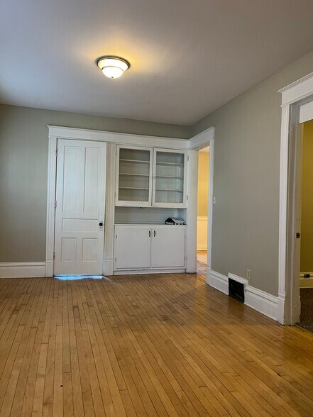 Building Photo - 2139 S Aldrich St