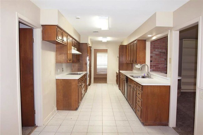 Building Photo - 502 Misty Ln