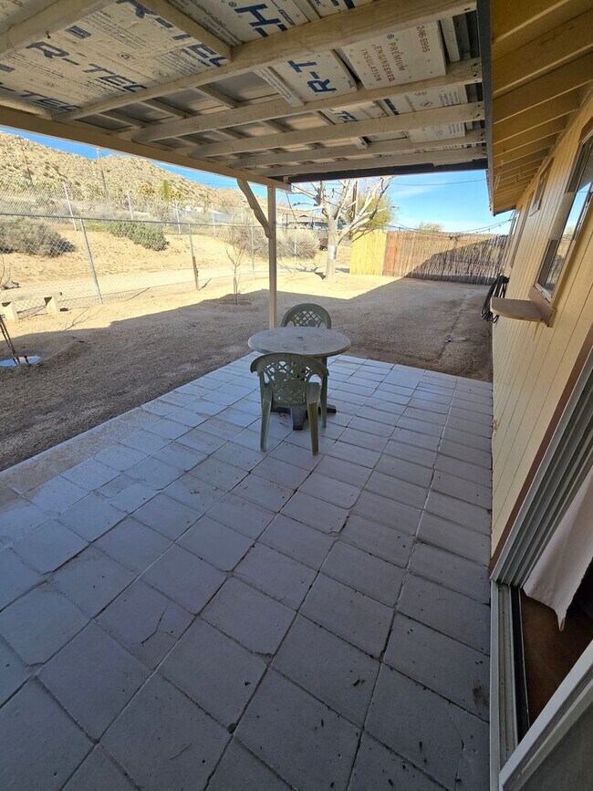 Building Photo - Secure and Spacious!