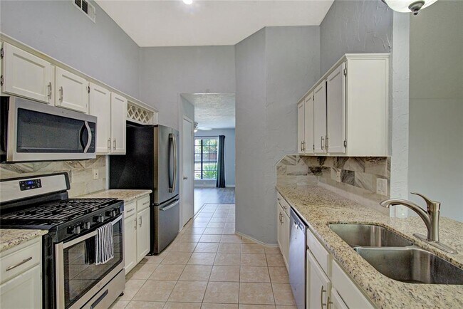 Building Photo - 16322 Chimneystone Dr