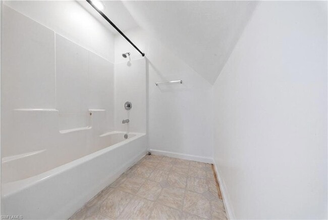 Building Photo - 250 Leawood Cir