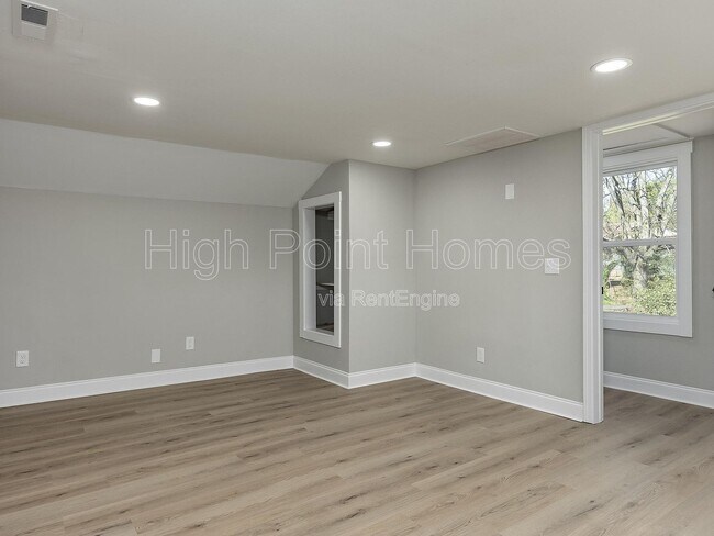 Building Photo - 1201 E 32nd St