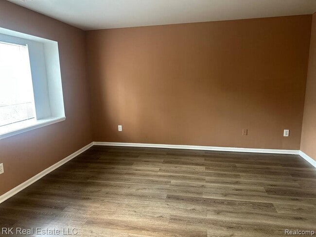 Building Photo - 3581 Reeves Dr