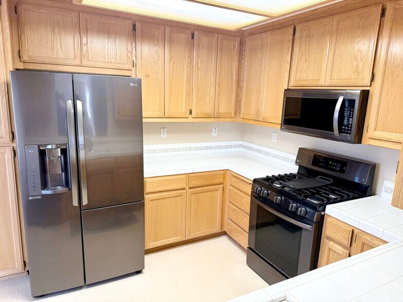 Building Photo - 861 Marlbank Pl