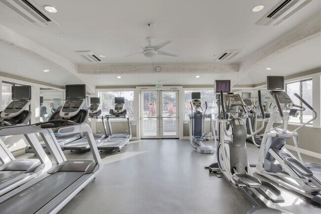 Building Photo - 1560 Sand Hill Rd