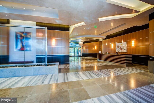 Building Photo - 1881 N Nash St