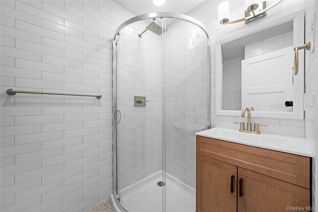 Building Photo - 584 E Main St