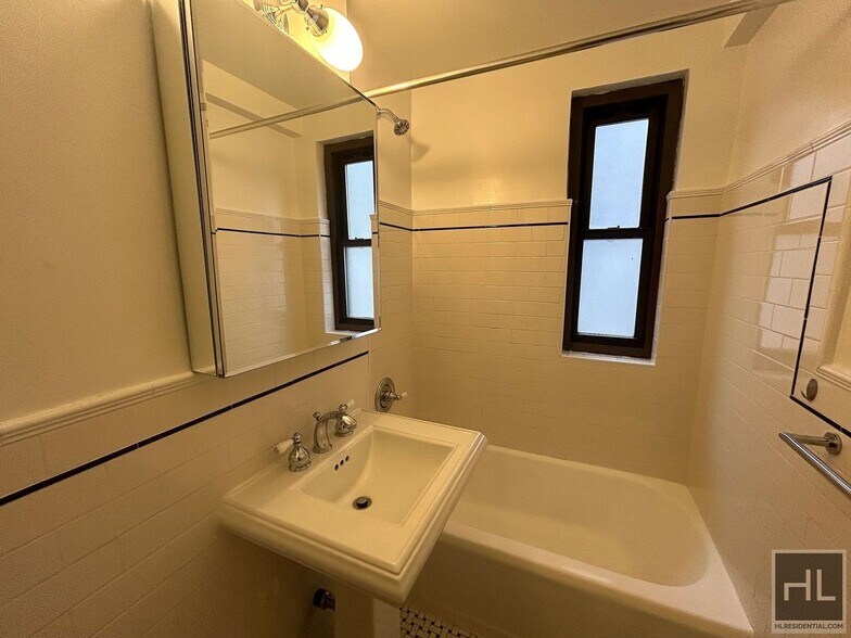 Building Photo - EAST 56 STREET