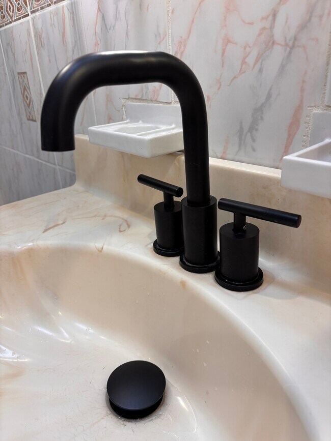 Building Photo - 5650 Woodcrest Ave