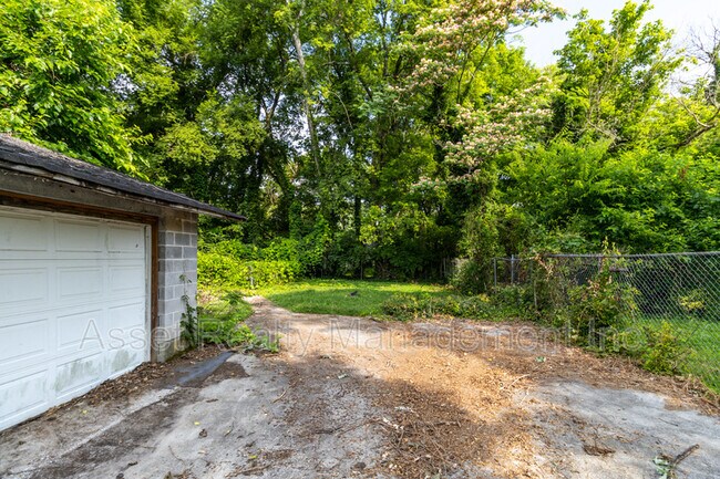 Building Photo - 2647 Selma Ave