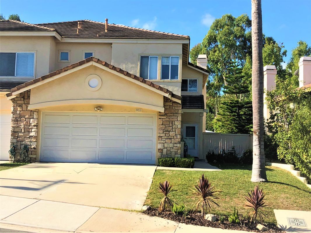 Building Photo - 971 S Flintridge Way
