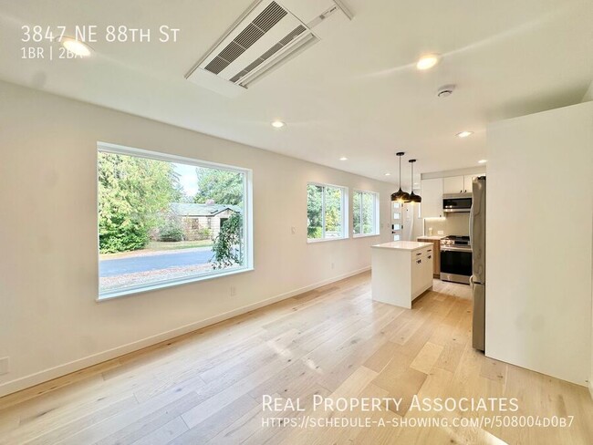 Building Photo - 3847 NE 88th St