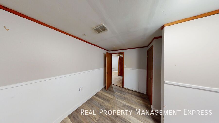 Building Photo - 4 Bedroom, 2 Bathroom Home for Rent in Sioux Falls