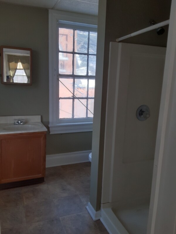 Building Photo - 408 Main St