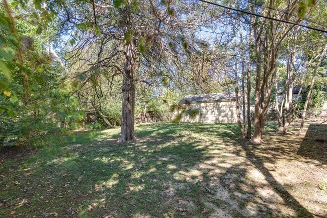 Building Photo - 695 Berry Rd