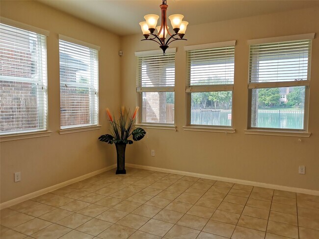 Building Photo - 2302 Waterford Park St