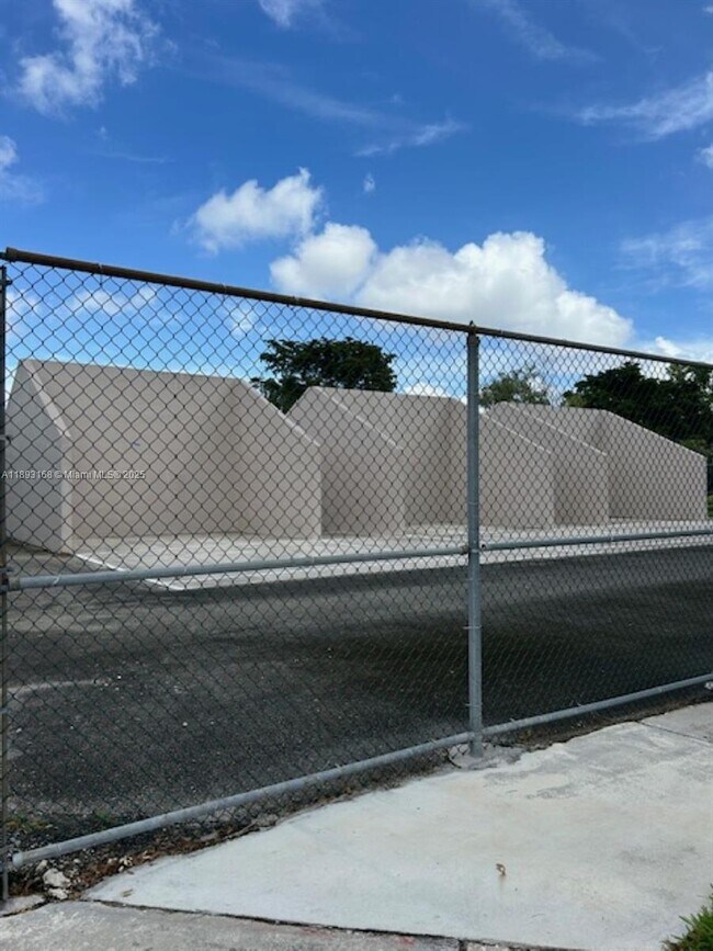 Building Photo - 8540 SW 133rd Avenue Rd