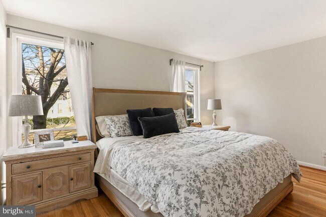 Building Photo - 725 Delaware Ave SW