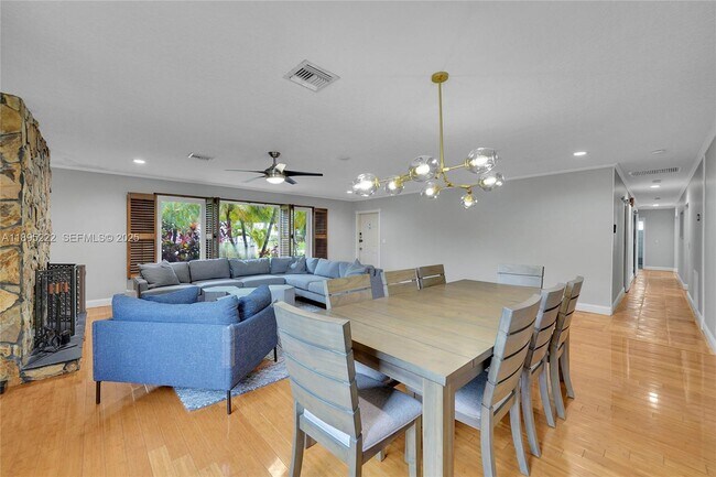 Building Photo - 1518 N Yale Dr