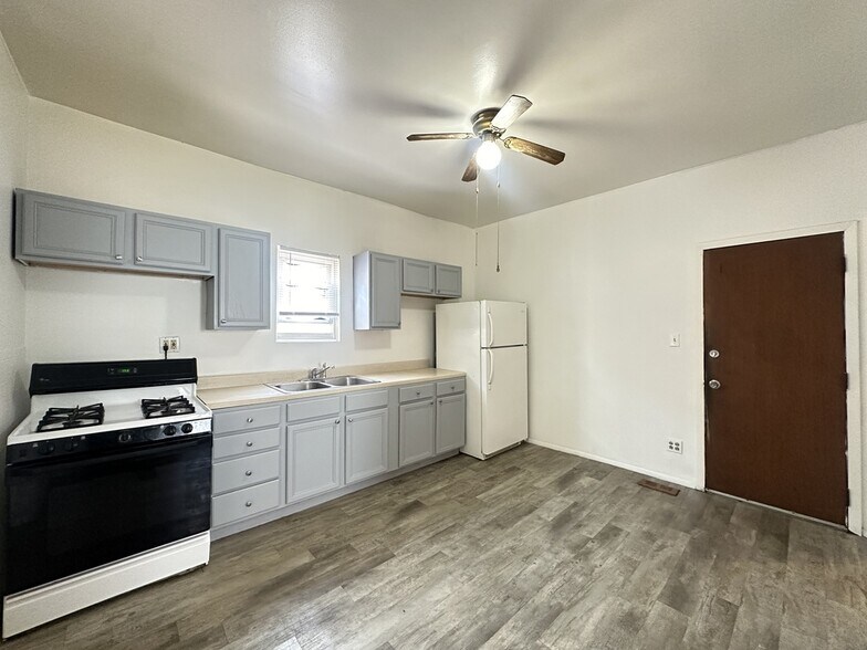 Building Photo - 1717 N Kimball Ave