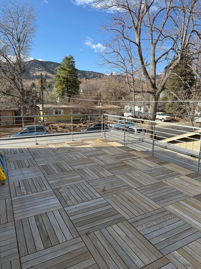 Building Photo - Silver Maple Stunning