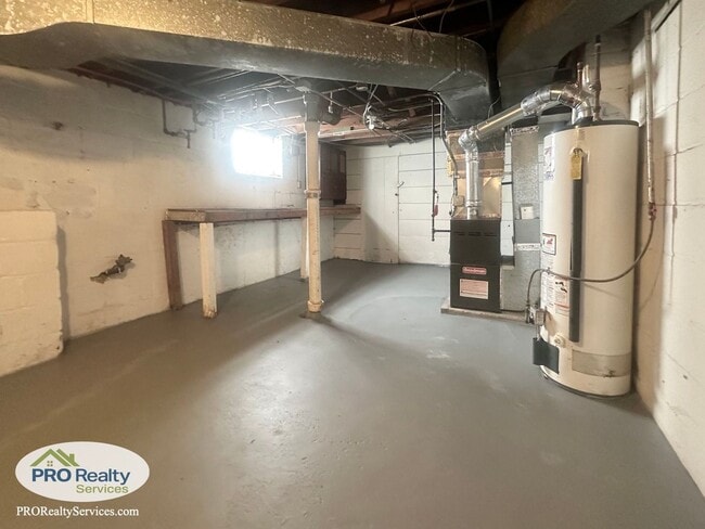 Building Photo - 4001-4003 N Bryant Ave