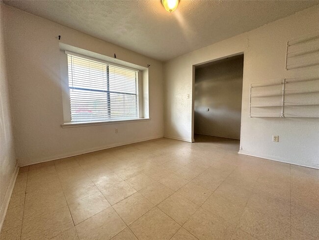 Building Photo - 1822 Willow Bend Dr