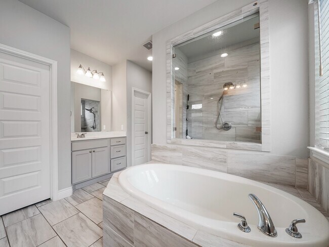 Building Photo - 15039 Montezuma Quail Dr
