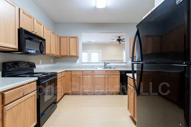 Building Photo - 302 Shallow Dr