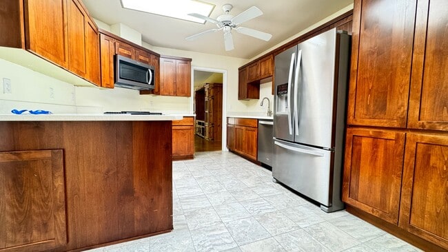 Building Photo - NW (Oracle and Orange Grove) 2 bedroom, 2 bath townhouse, 2 car garage, solar panels, no carpet!
