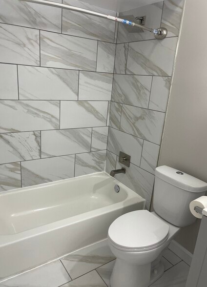 Building Photo - 1534 W Farwell Ave