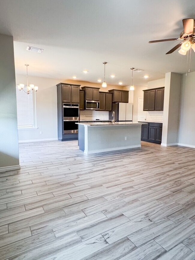 Building Photo - Stunning home with ALL THE SPACE in 3 Creeks!